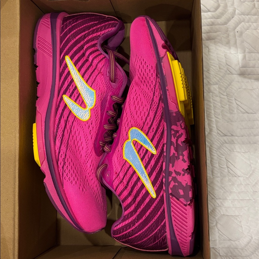 Newtons Motion 11B Running Shoes- Size 9.5